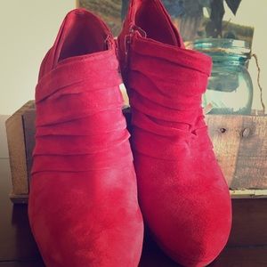 Gianni Bini red suede booties